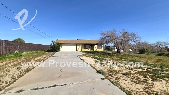 Building Photo - 17058 Deodar St