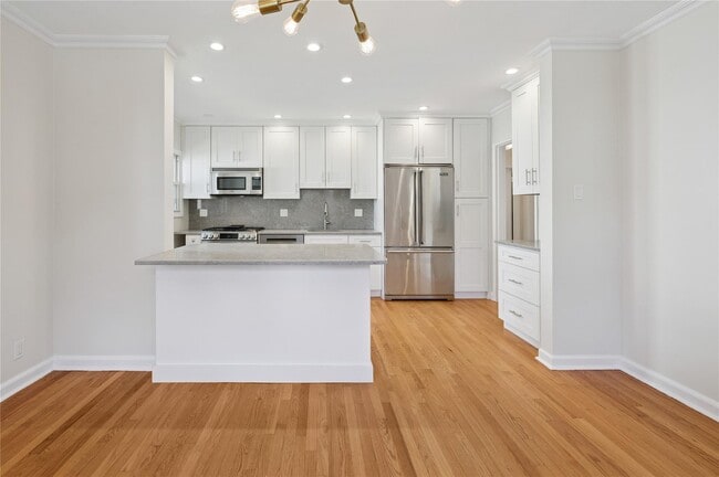 Building Photo - 119 Soundview Ave