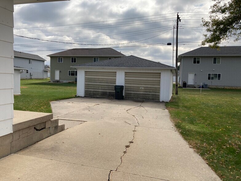 Building Photo - 1518 Starview Dr
