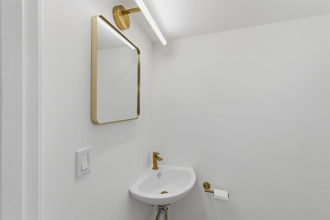 Building Photo - Charming 2 bed, 1.5 bath Alta Heights Home