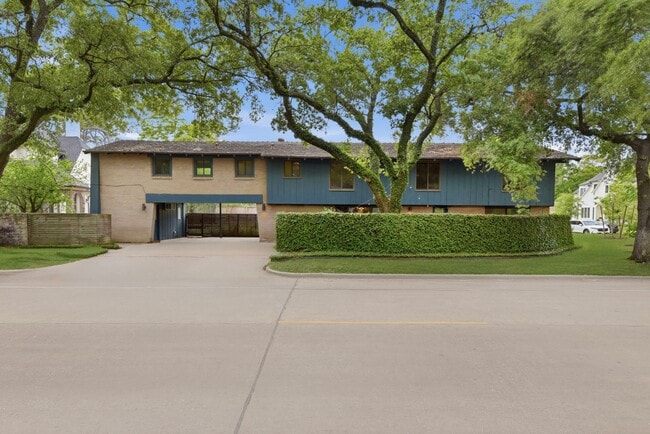 Building Photo - 4603 Ivanhoe St