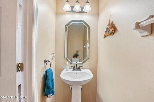 Building Photo - 1629 Sandy Springs Dr