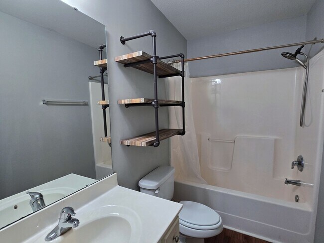 Building Photo - 608 Grasswren Way