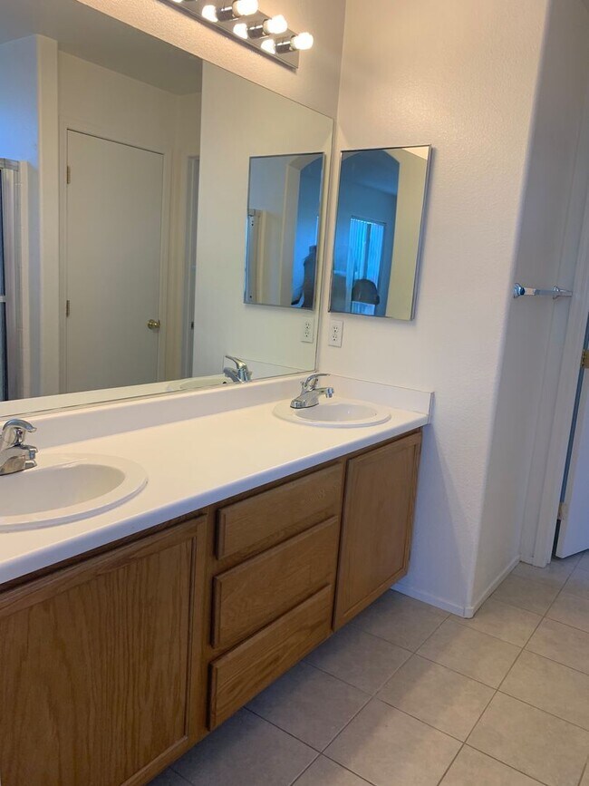 Building Photo - TWO STORY 4 BED 2.5 BATH HOME IN THE CACTUS SPRINGS GATED COMMUNITY