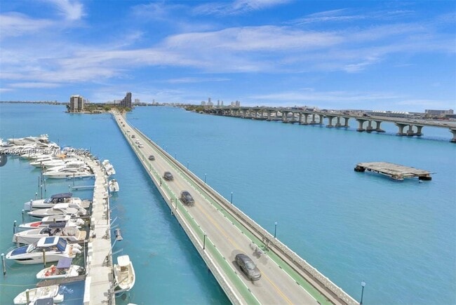 Building Photo - 555 NE 15th St