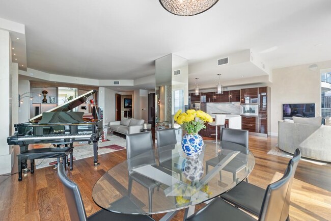 Building Photo - The Escala Condominiums - 3 bedrooms