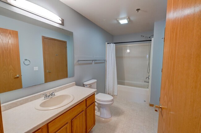 Building Photo - 301 Harbour Town Dr
