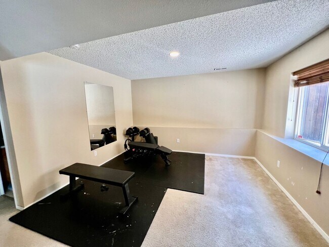 Building Photo - Gorgeous 4 Bedroom Home in Wagon Trails Neighborhood with Walking Trail Access!