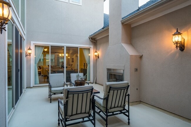 Building Photo - 10410 Southern Hawker