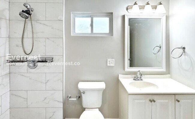 Building Photo - 2432 Steele Ave