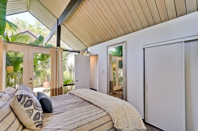 Building Photo - Gorgeous 4 Bed, 2 Bath Eichler in Sunnyvale