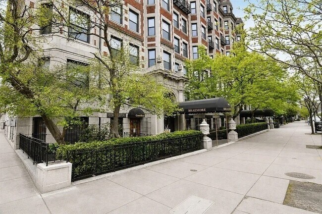 Building Photo - 464 Commonwealth Ave