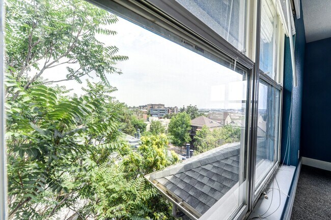 Building Photo - Modern 2-Bedroom Condo in LoHi