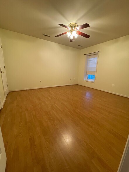 Building Photo - 706 Stonewall Ln