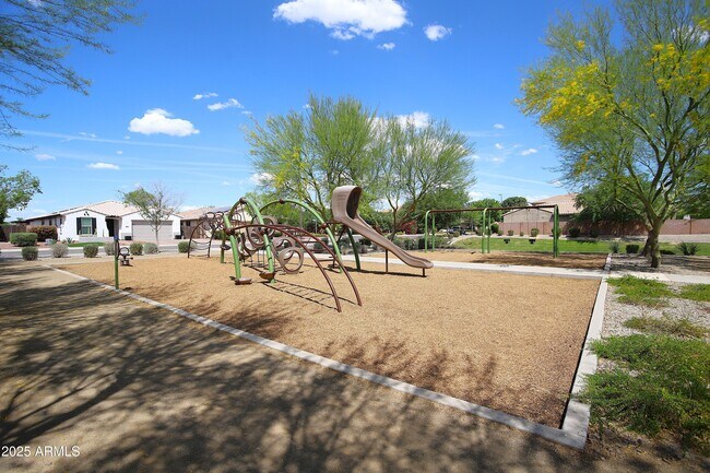 Building Photo - 1087 E Ibis St