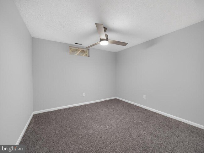 Building Photo - 801 High Plain Dr