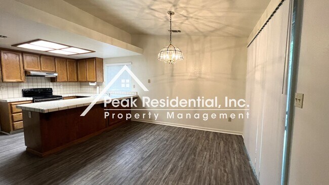 Building Photo - Very Nice 3bd/2ba Citrus Heights Home with 2 Car Garage - Must See!