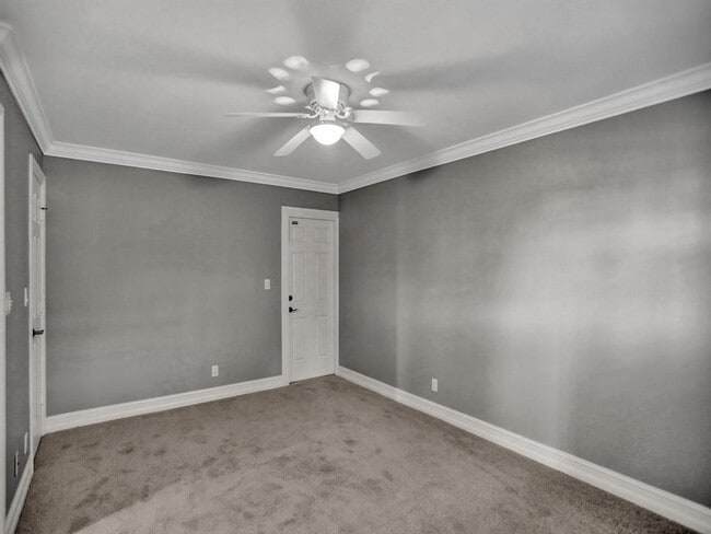 Building Photo - 620 Tennis Club Dr