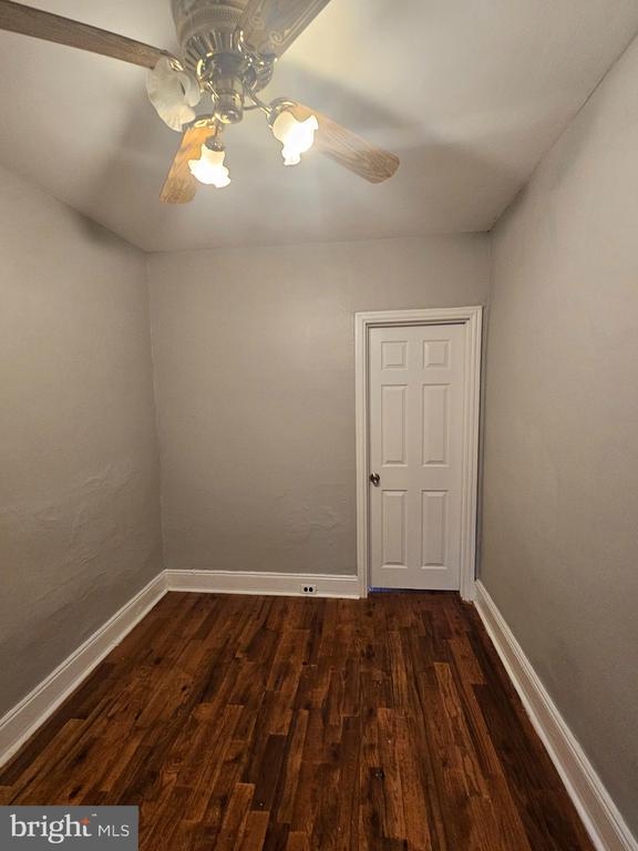 Building Photo - 1528 W Oakdale St