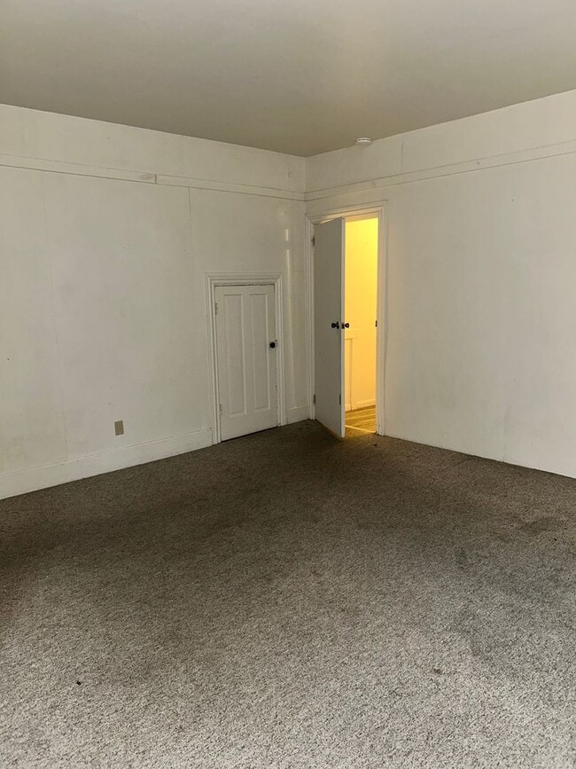 Building Photo - One bedroom apartment