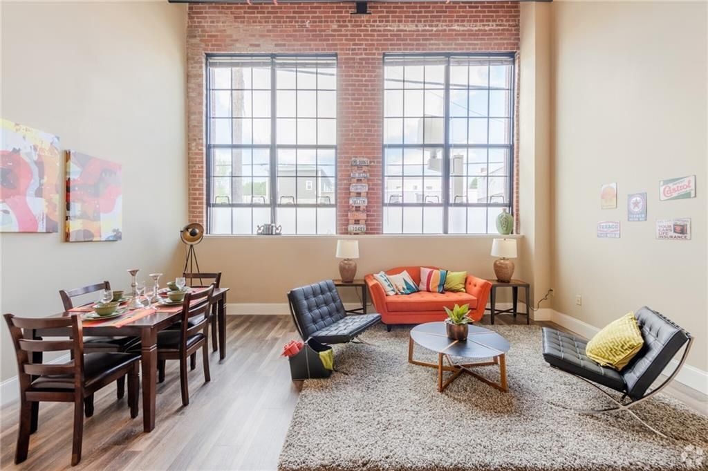 Building Photo - 11 Eagle St