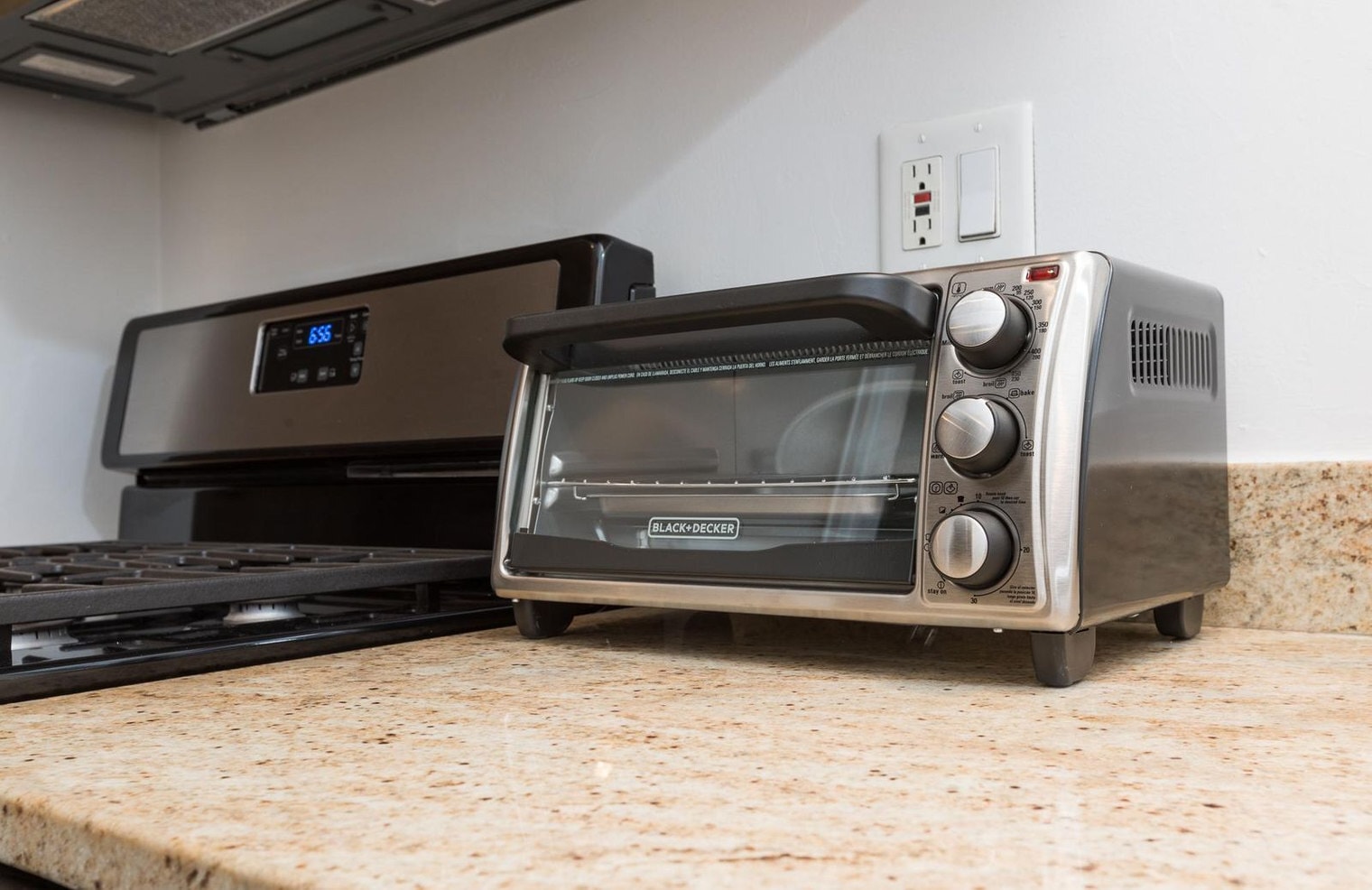 Building Photo - 240 E 81st St