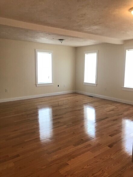 Building Photo - 17 3rd Ave