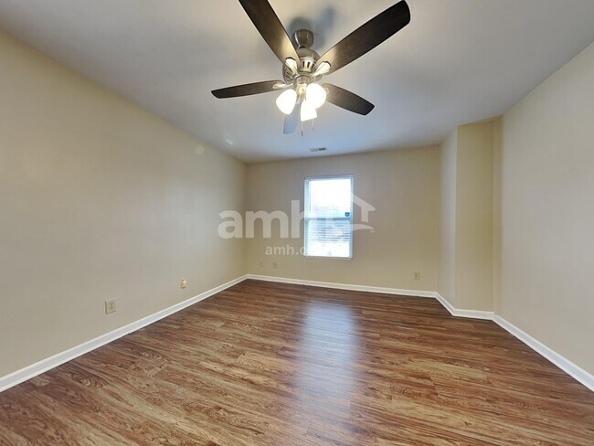 Building Photo - 911 Swearngan Ridge Ct