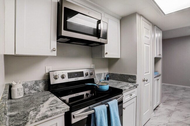 Building Photo - 12633 Memorial Dr