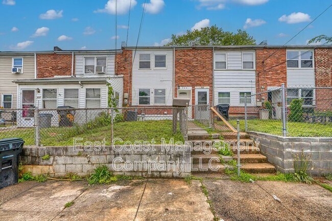 Building Photo - 902 Catawba Ct