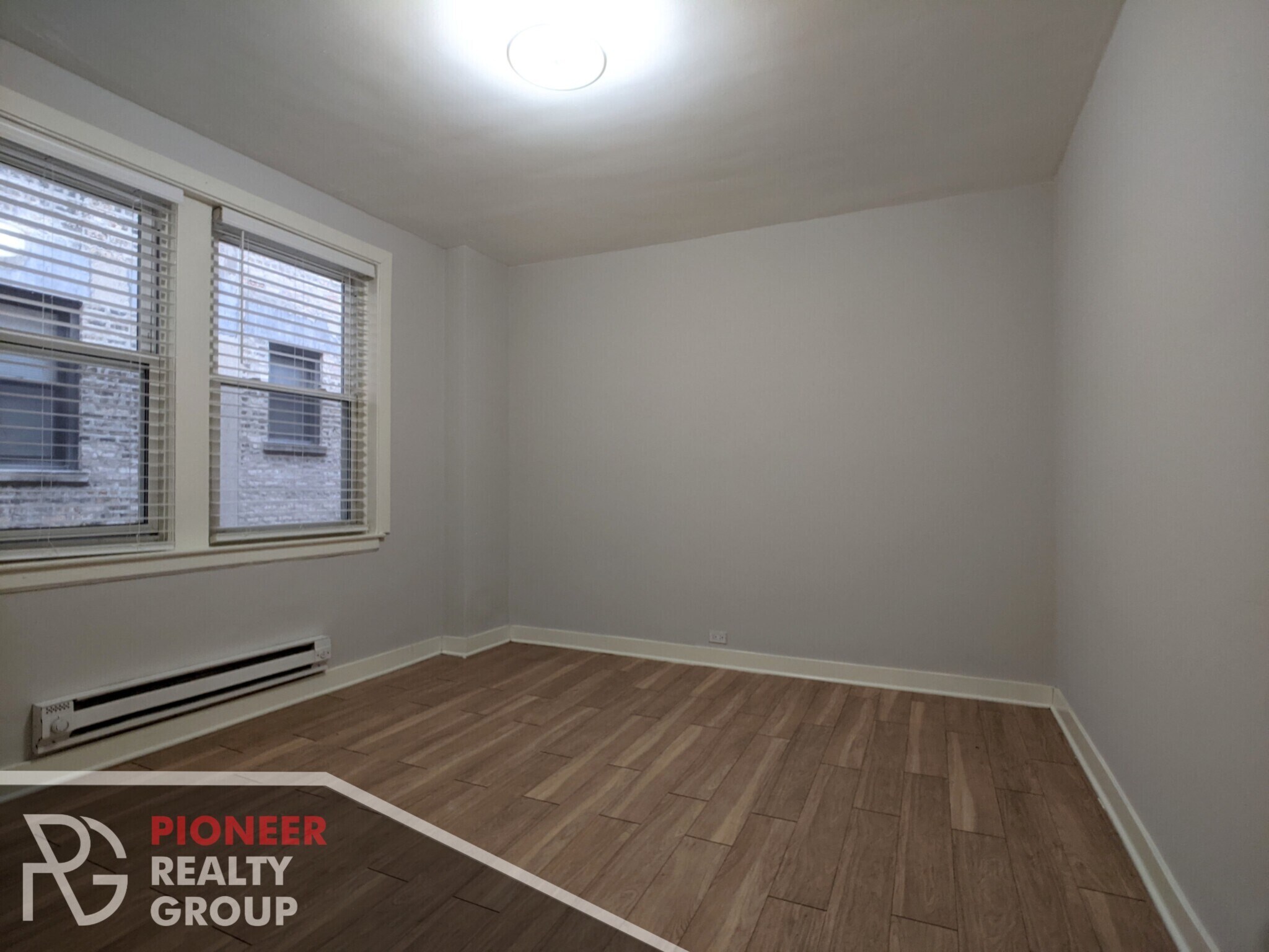 Building Photo - 515 W Belmont Ave
