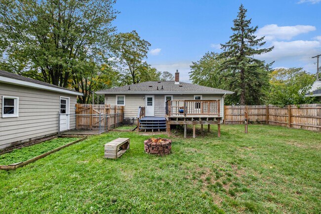 Primary Photo - 4490 Blaine Ave SE