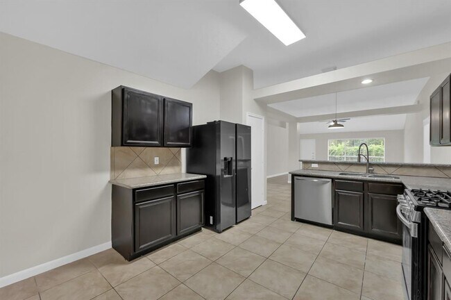 Building Photo - 22727 Bridgewater Dr