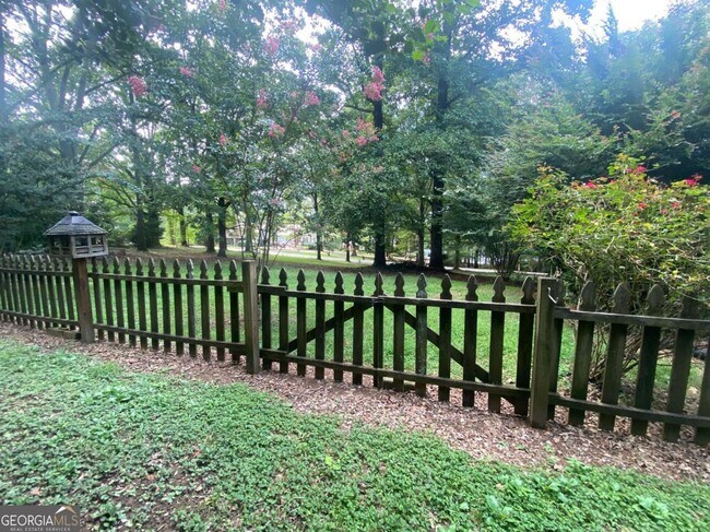 Building Photo - 522 Capri Dr