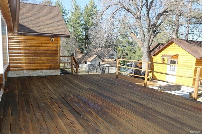 Building Photo - 623 Temple Ln