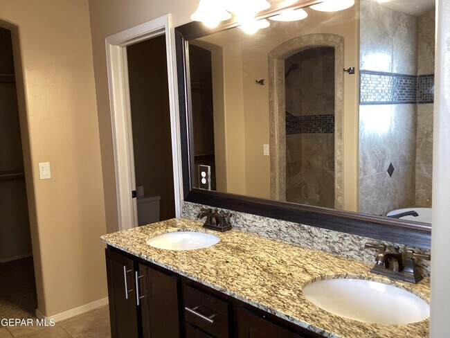 Building Photo - 5511 Grove Dr