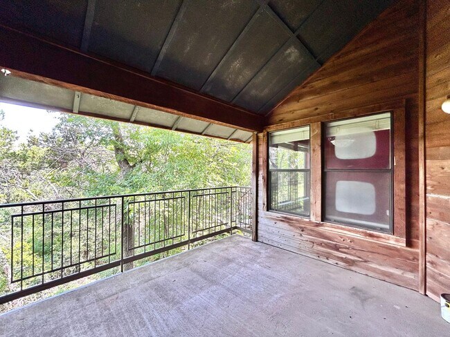Building Photo - Stylish 2/BR 2/BA Home with Covered Balcon...