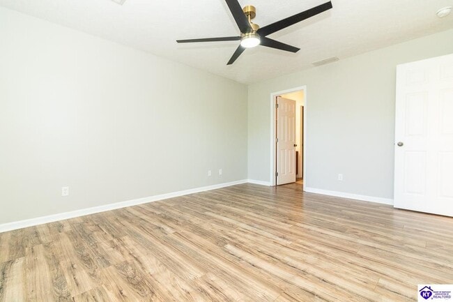 Building Photo - 134 Twin Lakes Dr