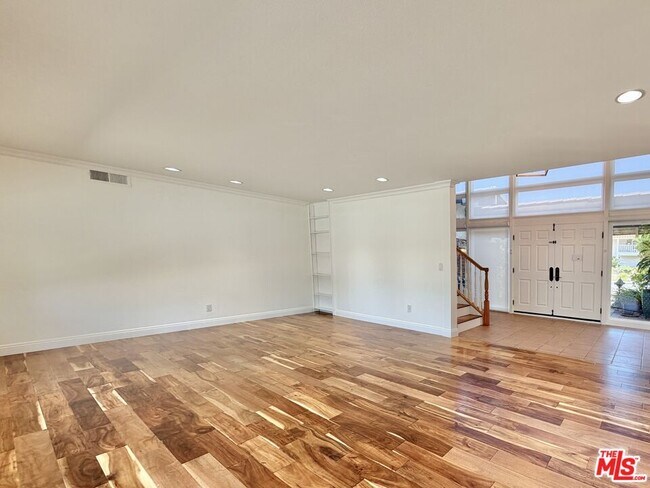 Building Photo - 1615 Wellington Pl