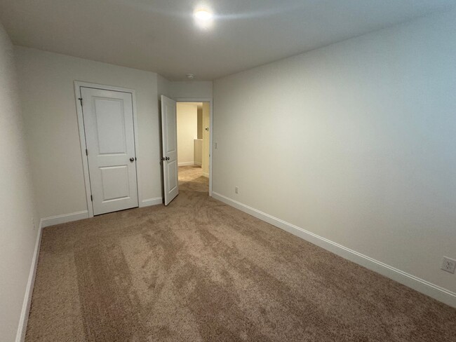 Building Photo - 3 Bedroom | 2.5 Bathroom Raleigh Townhome