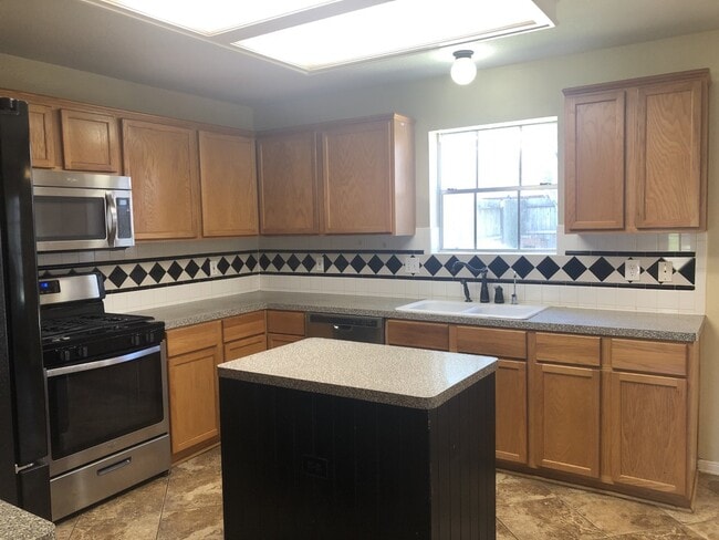 Building Photo - 2110 Highland Bay Ct