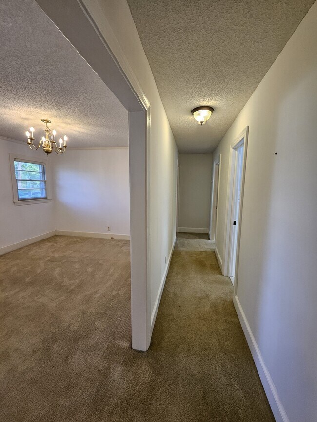 Building Photo - 207 Hooks Ave