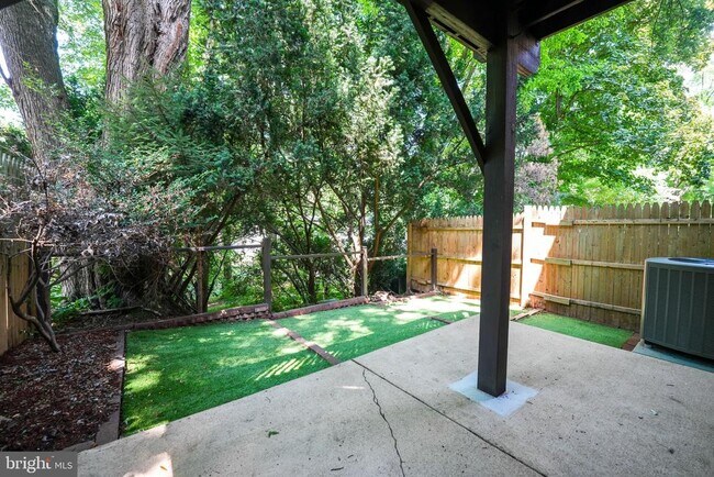 Building Photo - 4908 Sauquoit Ln