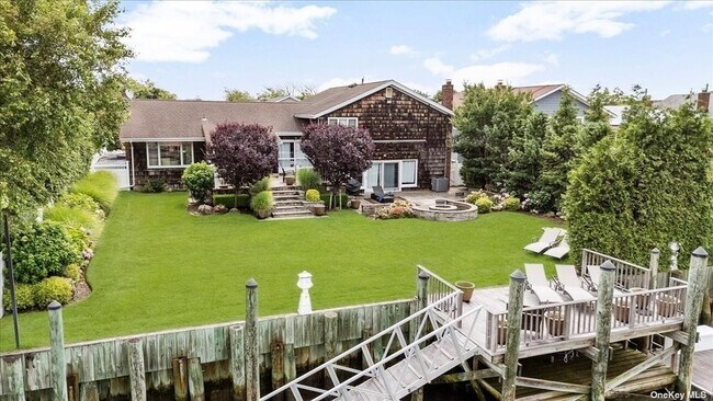 Building Photo - 131 Bayside Dr