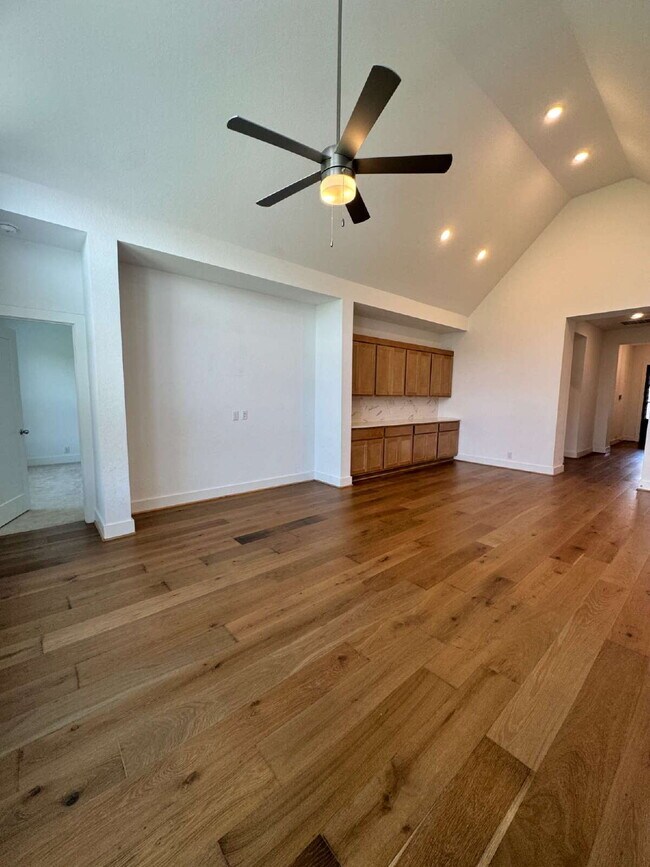 Building Photo - "Charming 4-Bed, 3-Bath Home in Castrovill...