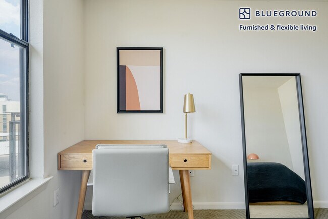 Building Photo - 11601 Century Oaks Terrace