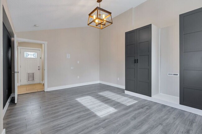 Building Photo - 3101 S Clarkson St