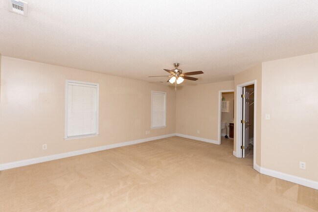 Building Photo - Great home in Hubert