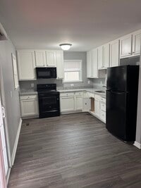 Building Photo - 3 Bedrooms 3 Bathrooms