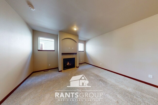 Building Photo - Fantastic Puyallup Neighborhood! Easy Commute to JBLM!